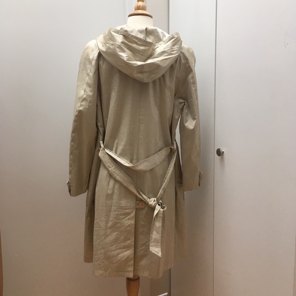 Hooded rain coat with belt - Picture 3 of 9